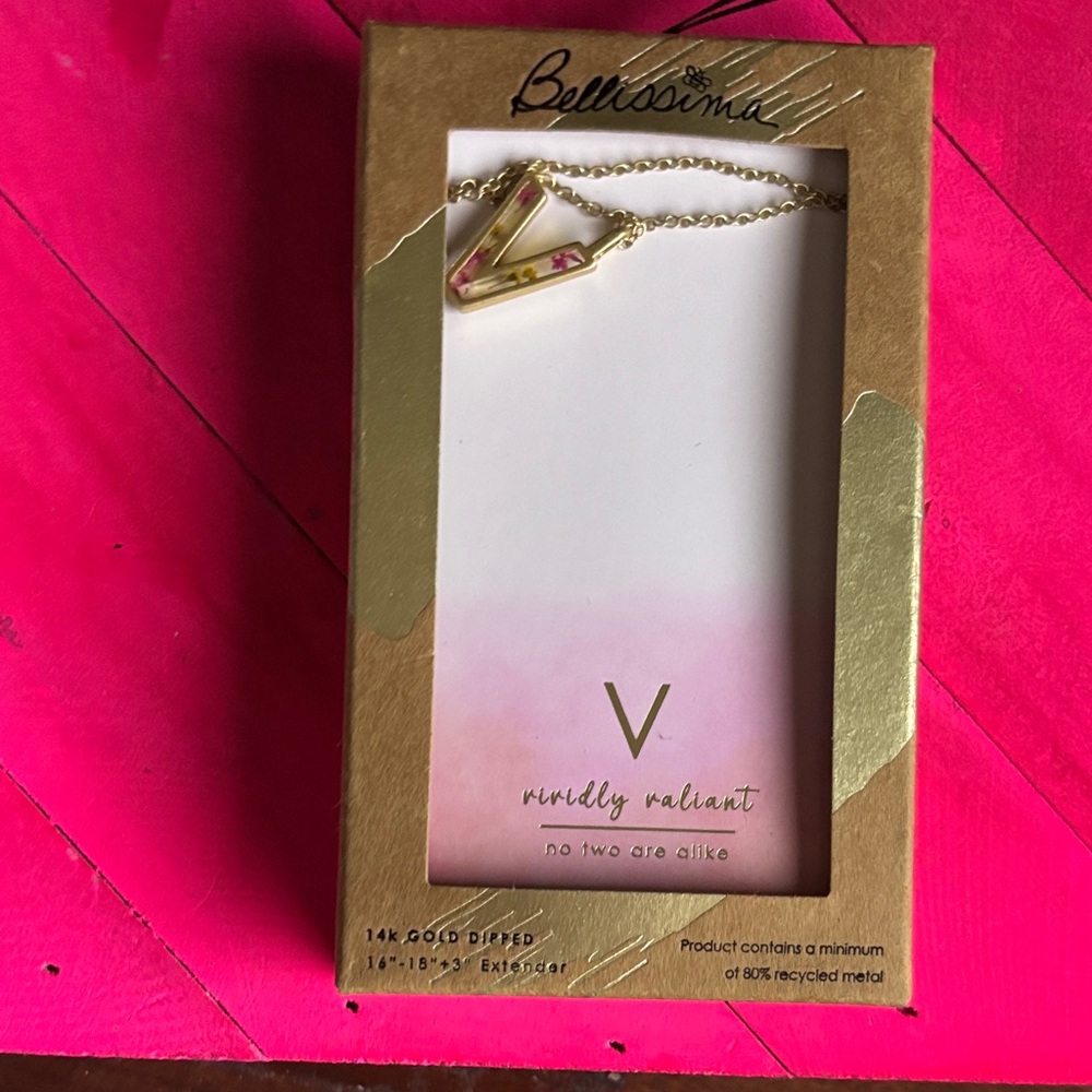 Bella Bliss Gold Necklace with Pink Details